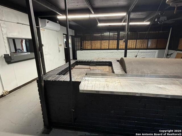 Listing photo id 2 for 2011 Mission