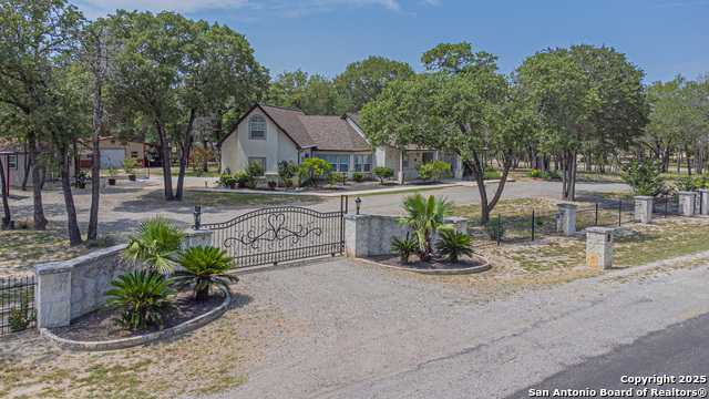 Details for 323 Shannon Ridge Dr., Floresville, TX 78114