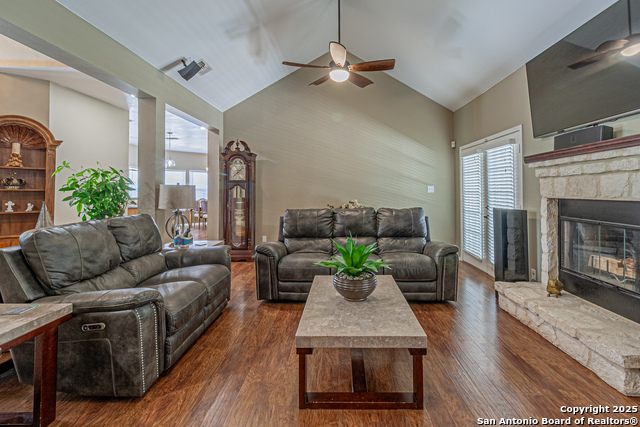 Image 10 of 96 For 323 Shannon Ridge Dr.