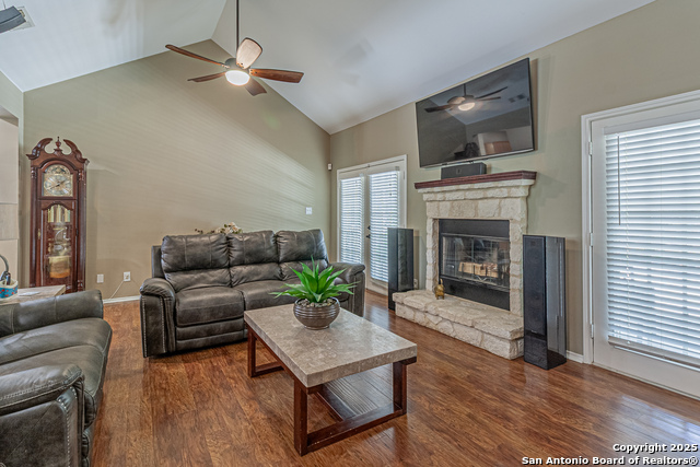 Image 11 of 96 For 323 Shannon Ridge Dr.