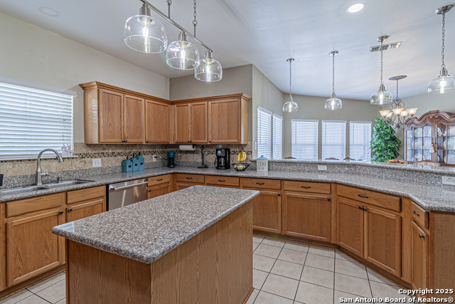 Image 16 of 96 For 323 Shannon Ridge Dr.