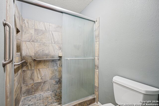 Image 19 of 39 For 307 Clover Creek