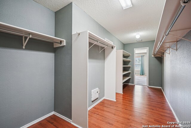 Image 20 of 39 For 307 Clover Creek