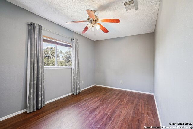 Image 23 of 39 For 307 Clover Creek