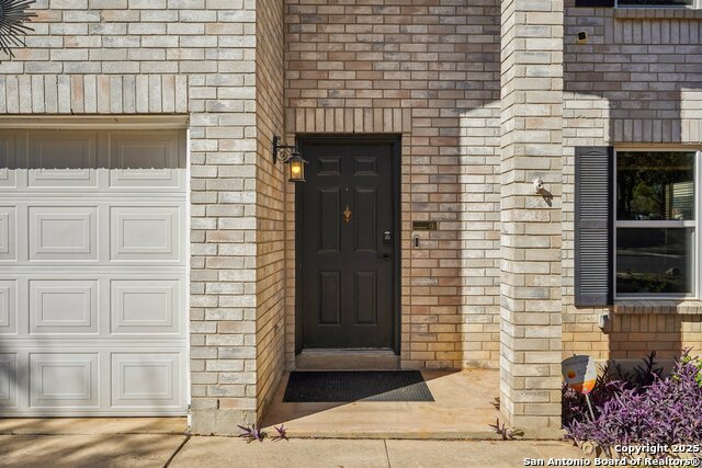 Image 4 of 39 For 307 Clover Creek