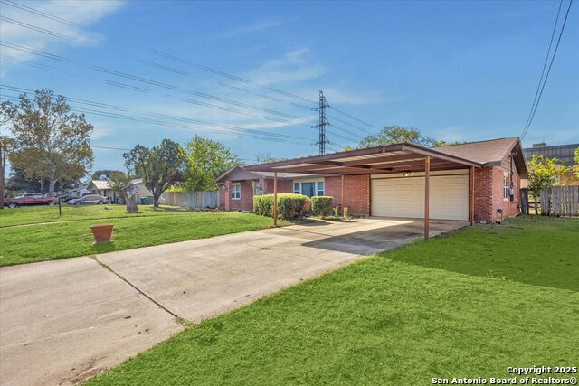 Listing photo id 0 for 2306 Blossom