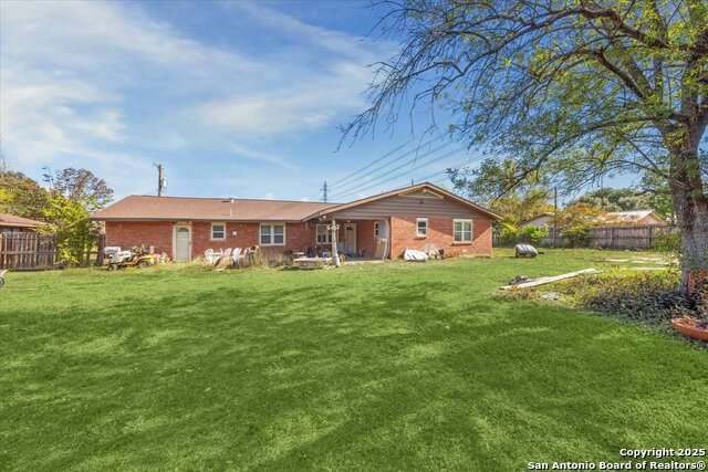 Listing photo id 1 for 2306 Blossom