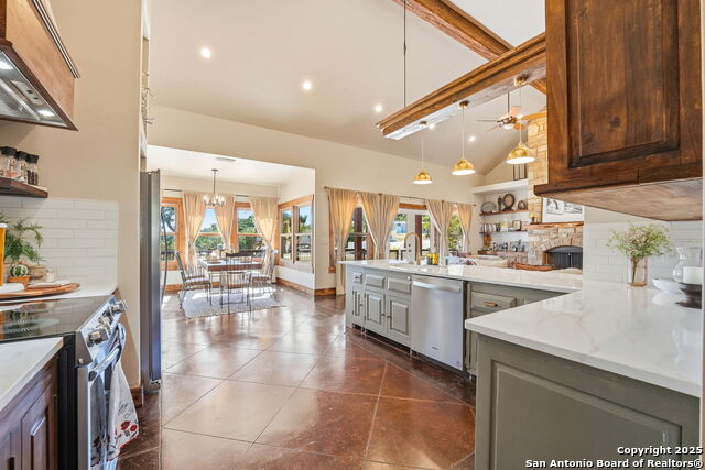 Listing photo id 10 for 6510 Cheyenne