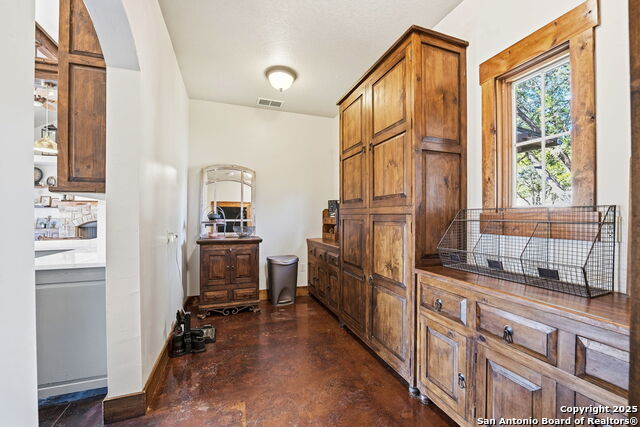 Listing photo id 11 for 6510 Cheyenne