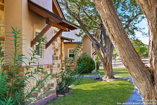 Listing photo id 1 for 6510 Cheyenne