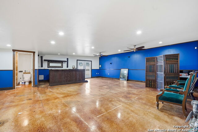 Listing photo id 37 for 6510 Cheyenne