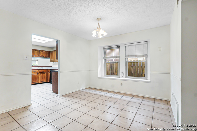 Image 5 of 18 For 2533 Montebello