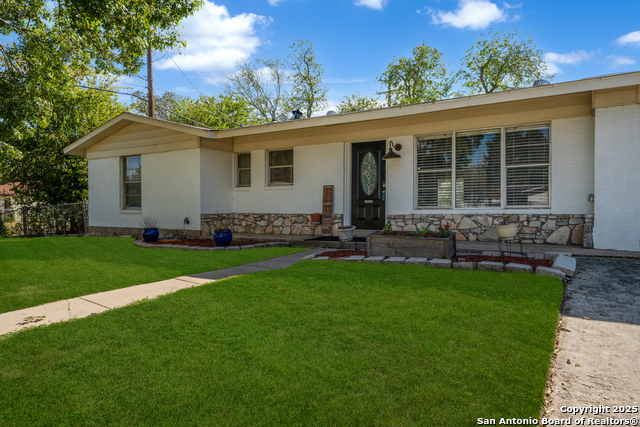 Image 4 of 34 For 189 National Blvd