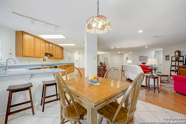 Image 17 of 37 For 2010 Daylight