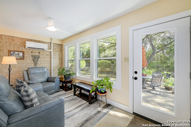 Image 30 of 37 For 2010 Daylight