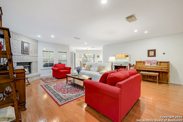 Image 5 of 37 For 2010 Daylight