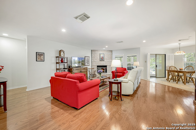 Image 6 of 37 For 2010 Daylight