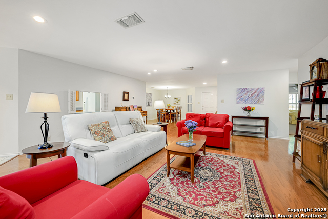 Image 8 of 37 For 2010 Daylight