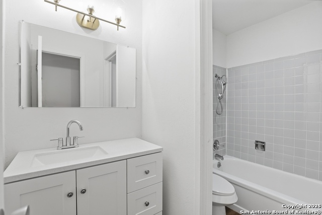 Image 12 of 14 For 12722 La Fonda