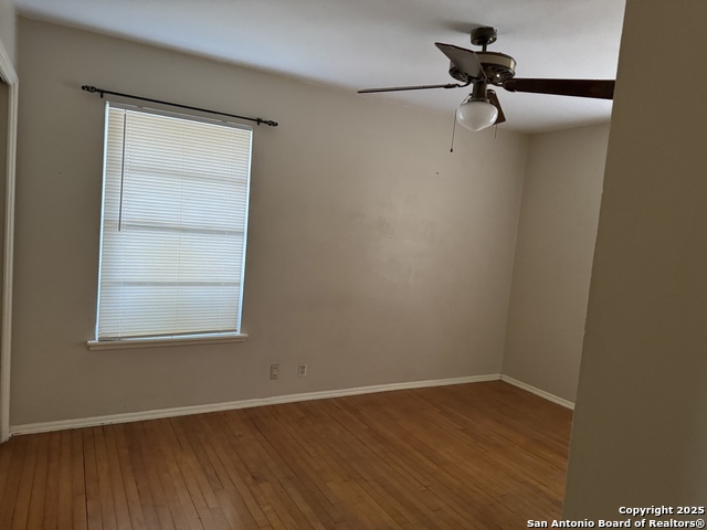 Image 15 of 31 For 4506 Hollyridge