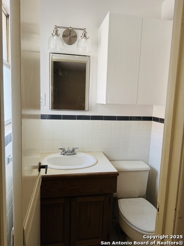 Image 16 of 31 For 4506 Hollyridge