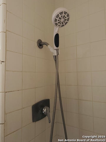 Image 17 of 31 For 4506 Hollyridge