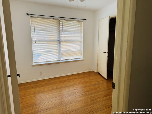 Image 18 of 31 For 4506 Hollyridge