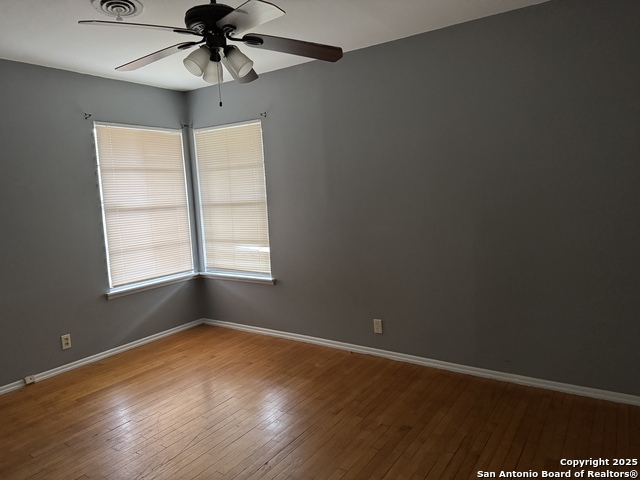 Image 19 of 31 For 4506 Hollyridge