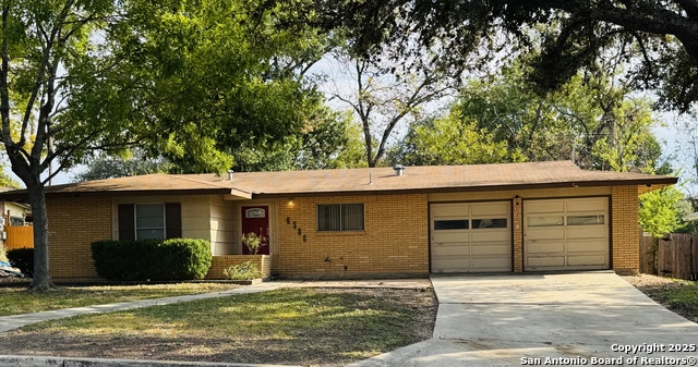 Image 2 of 31 For 4506 Hollyridge