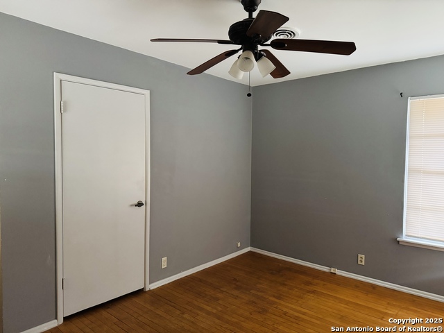 Image 20 of 31 For 4506 Hollyridge