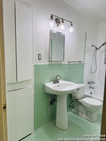 Image 22 of 31 For 4506 Hollyridge