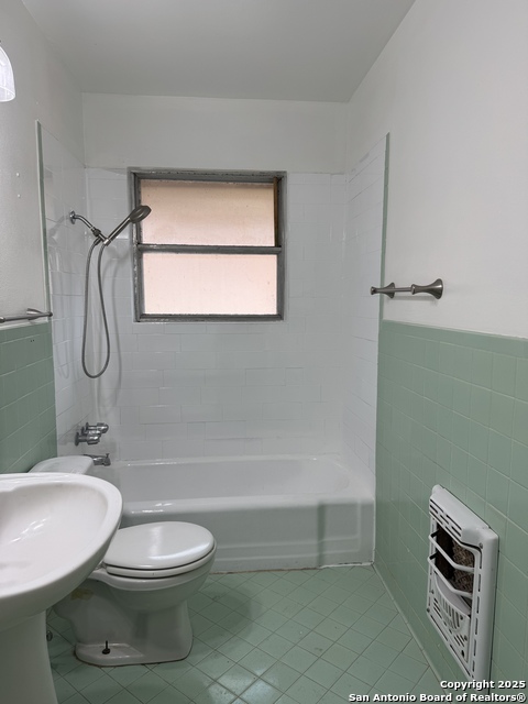 Image 23 of 31 For 4506 Hollyridge