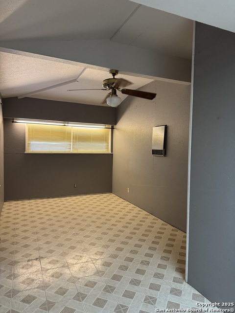 Image 25 of 31 For 4506 Hollyridge