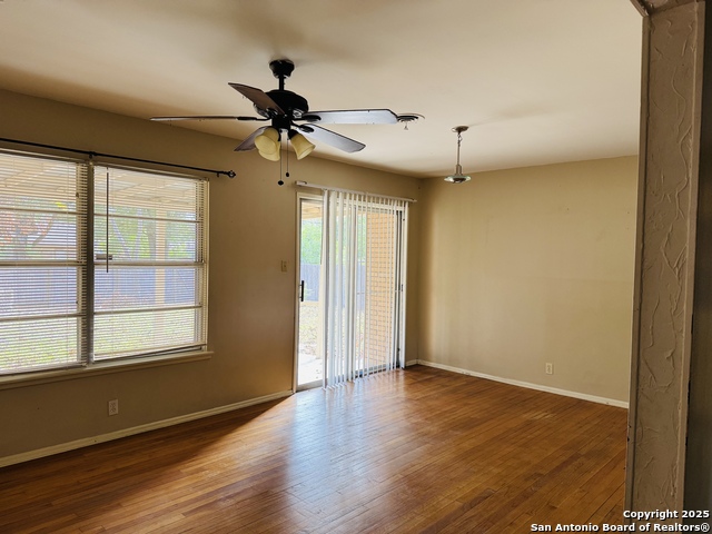 Image 5 of 31 For 4506 Hollyridge