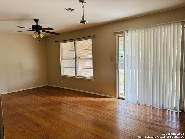 Image 6 of 31 For 4506 Hollyridge