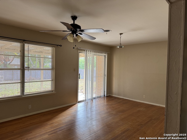 Image 7 of 31 For 4506 Hollyridge