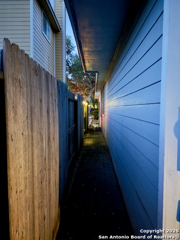 Image 28 of 29 For 18 Brieley