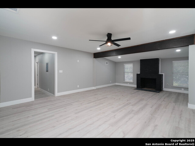 Listing photo id 8 for 8619 Oak Ledge