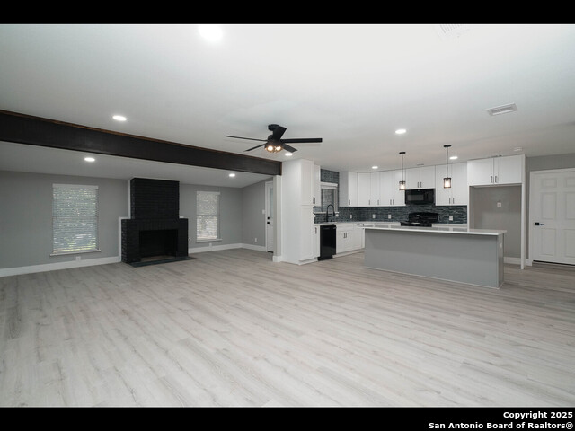 Listing photo id 9 for 8619 Oak Ledge