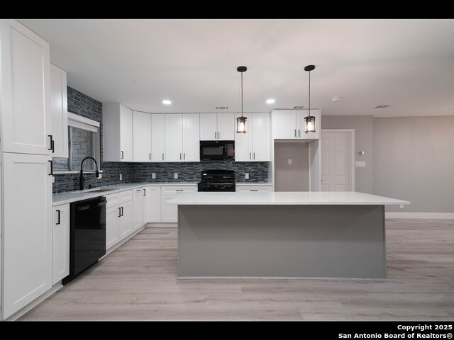 Listing photo id 11 for 8619 Oak Ledge