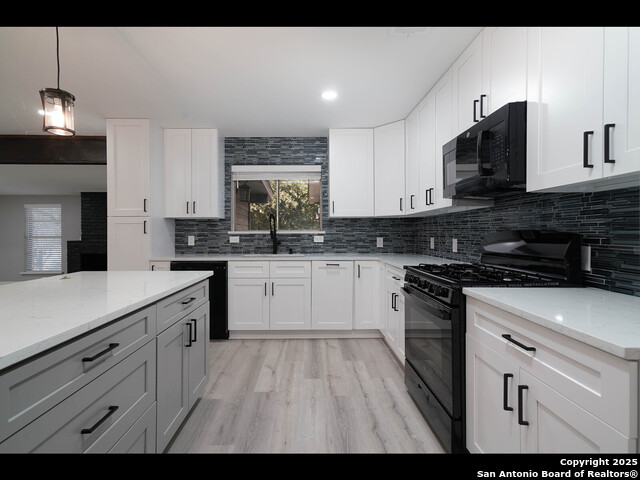 Listing photo id 12 for 8619 Oak Ledge