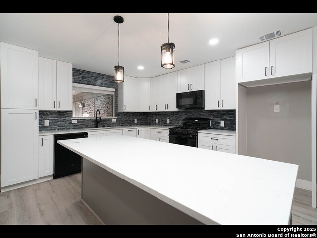 Listing photo id 13 for 8619 Oak Ledge