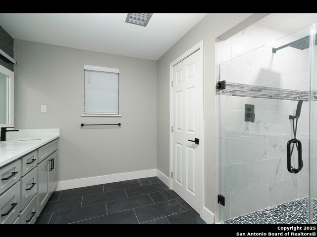 Listing photo id 16 for 8619 Oak Ledge