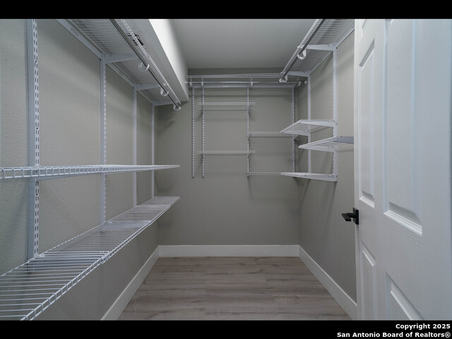 Listing photo id 19 for 8619 Oak Ledge