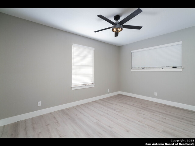 Listing photo id 22 for 8619 Oak Ledge