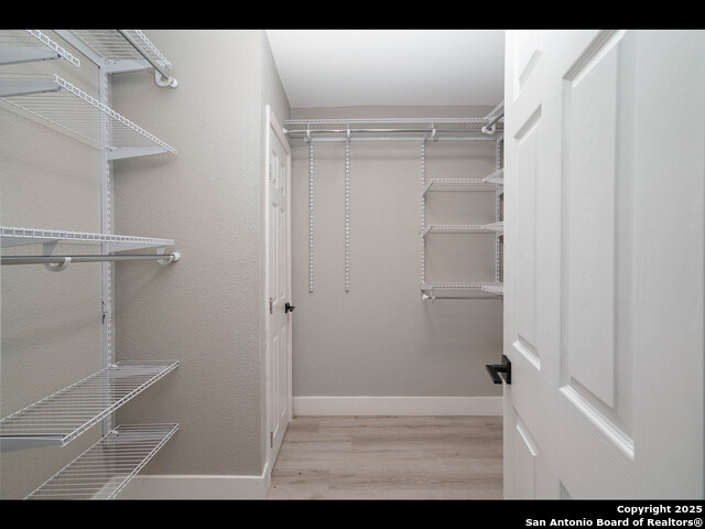 Listing photo id 25 for 8619 Oak Ledge