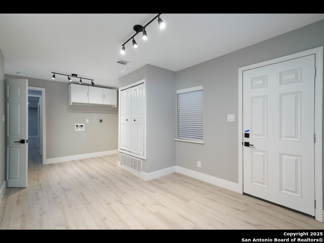 Listing photo id 27 for 8619 Oak Ledge