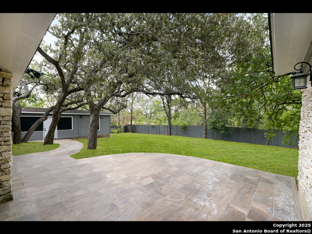 Listing photo id 28 for 8619 Oak Ledge