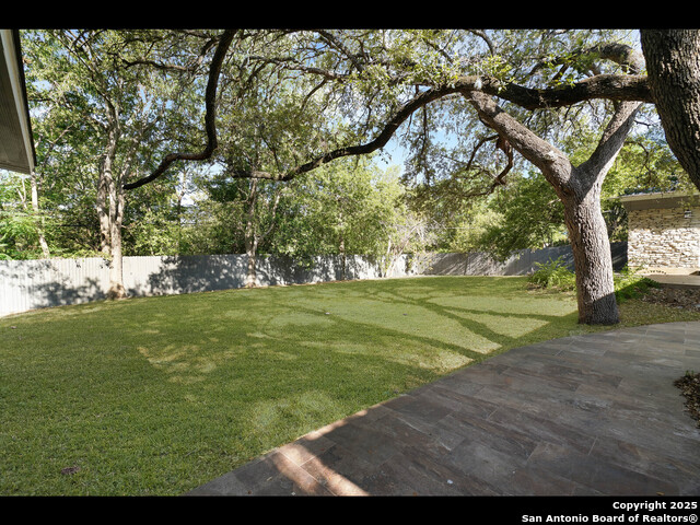 Listing photo id 29 for 8619 Oak Ledge