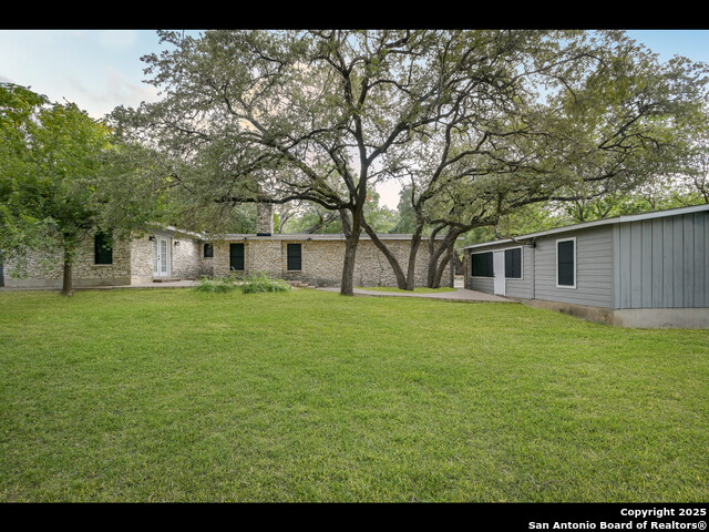 Listing photo id 30 for 8619 Oak Ledge